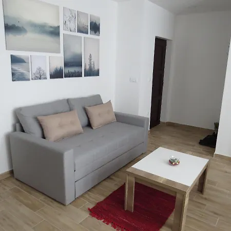 Dvori E11 Hilltop Apartman *