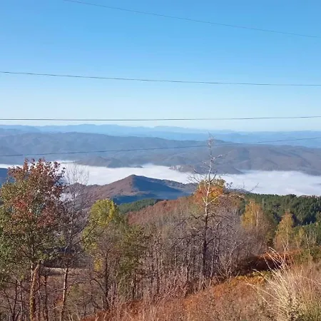 Dvori E11 Hilltop Apartman